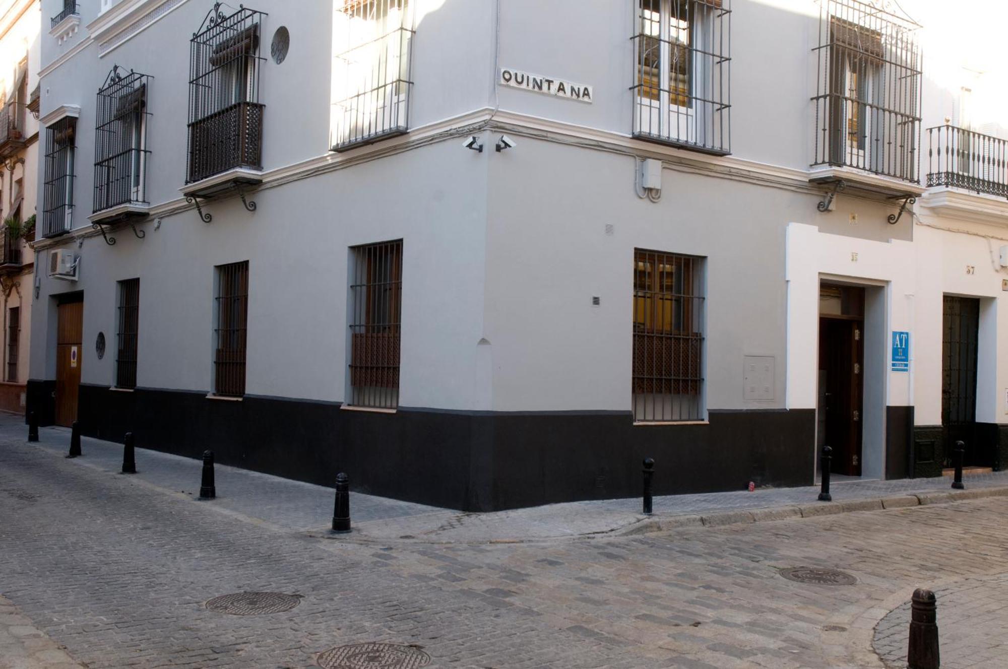 Life Apartments Quintana, Seville